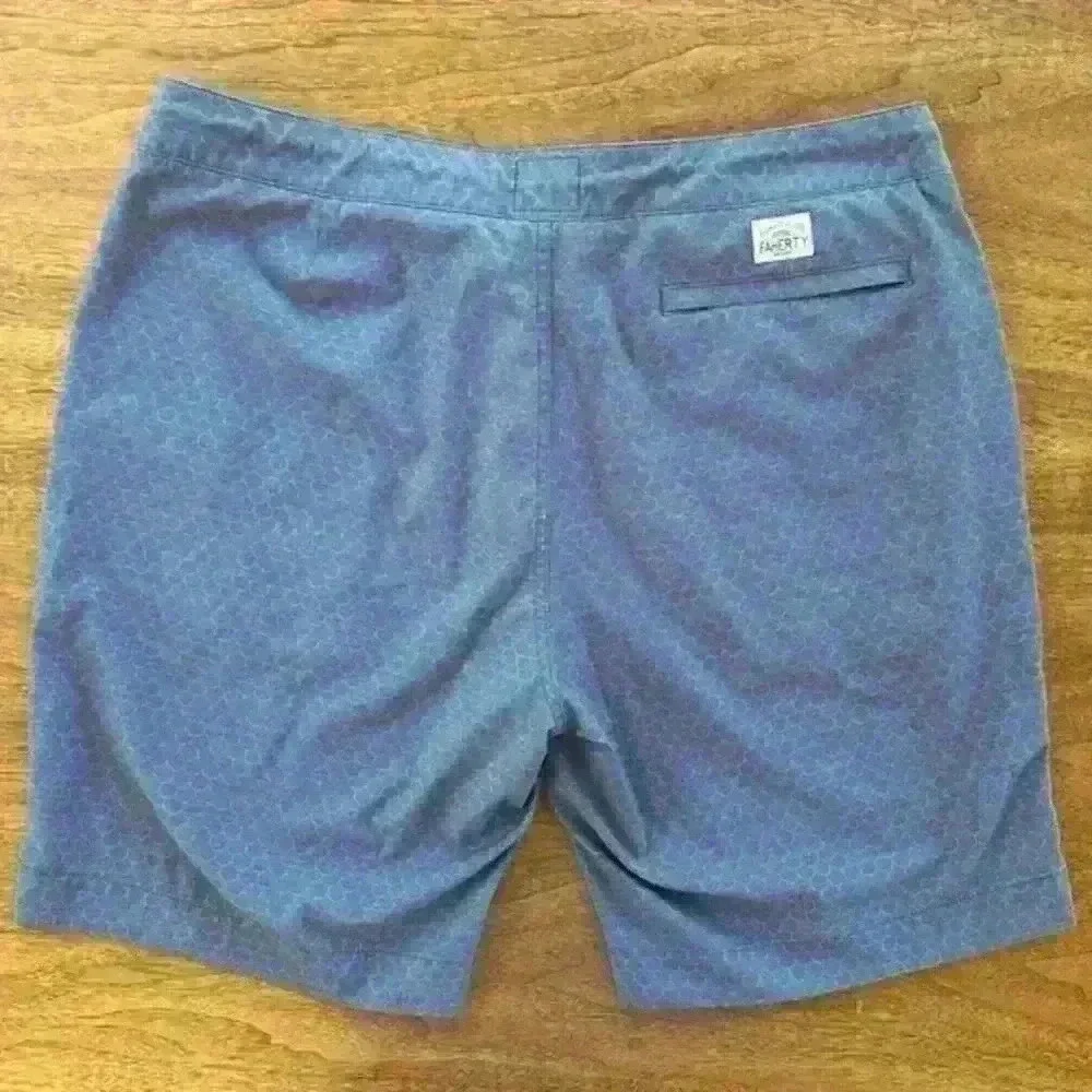 Faherty All Day Midnight Fish Scale Print Shorts 9 Inch Inseam Men’s Size 36 EUC